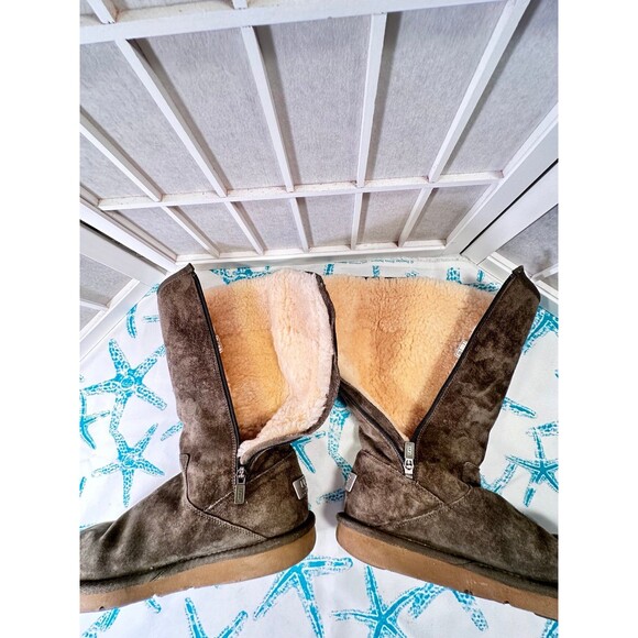 UGG Boots Size 8 - Picture 9 of 12